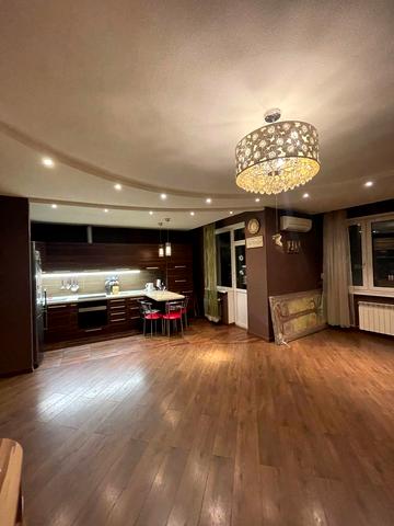 Урлівська вул., 11/44