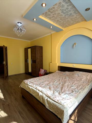 Залізнична вул., 17