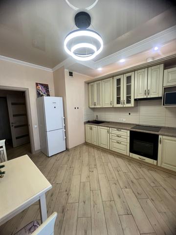 Середньофонтанська вул., 35