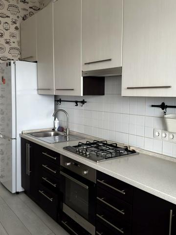 Єрощенка вул., 14