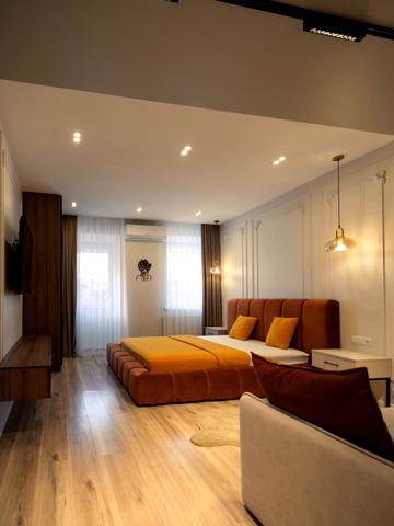 Святого Теодора пл., 6