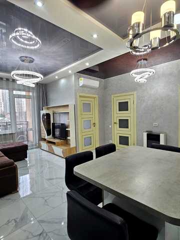 Літературна вул., 8
