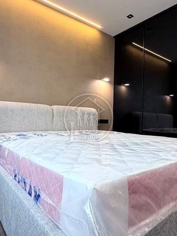 Літературна вул., 10-Б