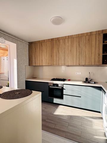 Андрія Мельника вул., 30