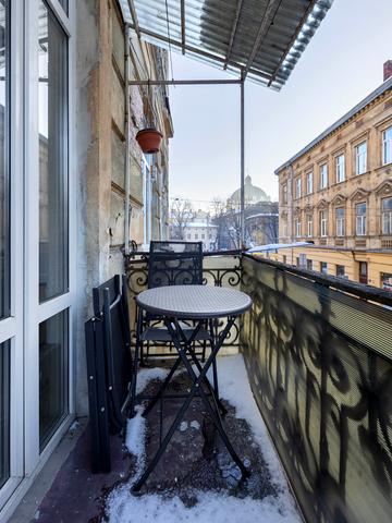 Лазнева вул., 8