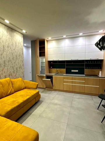 Дніпровська набережна вул., 14