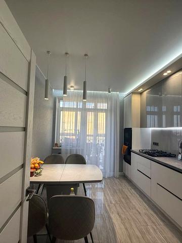 Західна вул., 8