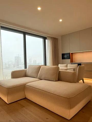 Набережна Перемоги вул., 7