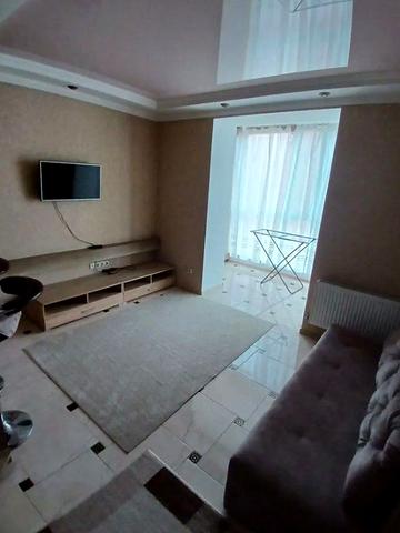 Довженка вул., 4