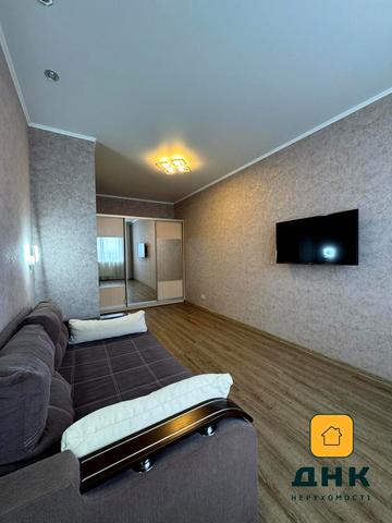 Михайлівська вул., (Будинок 1)