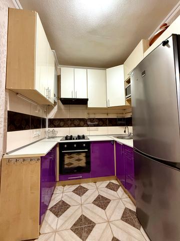 Богдана Хмельницького вул., 11-Б