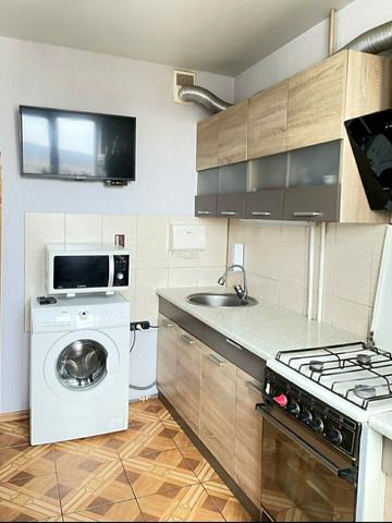 Богдана Хмельницького вул., 18