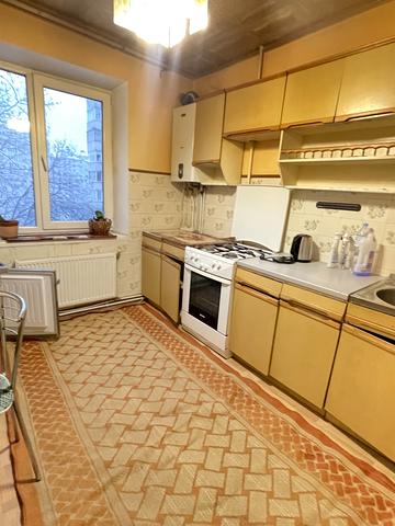 Коновальця вул., 14