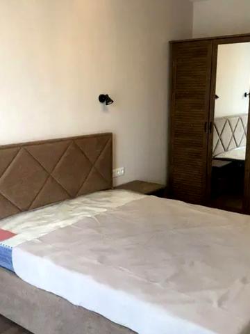 Угорська вул., 12