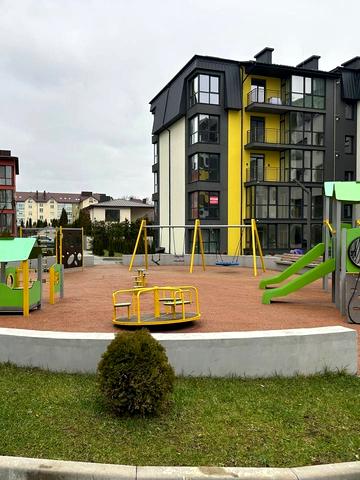 Боголюбська, 116