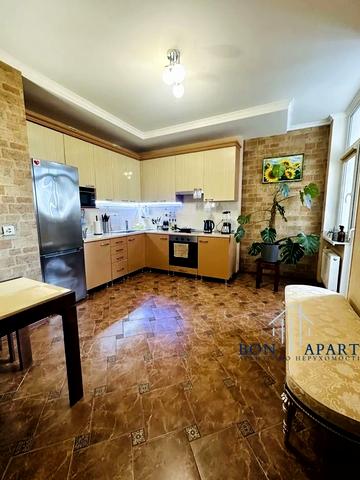 Валерія Лобановського просп. (Червонозоряний), 6-А