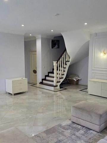 Підлісна вул., 1