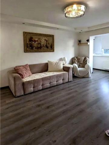 Пішонівська вул., 7