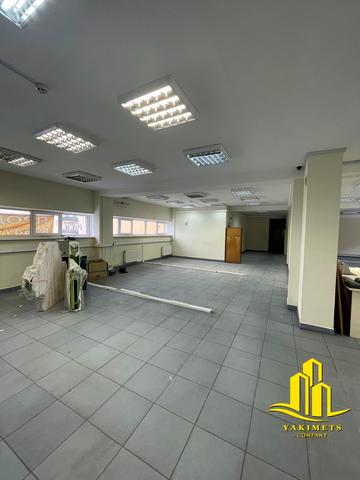 Валерія Лобановського вул., 21