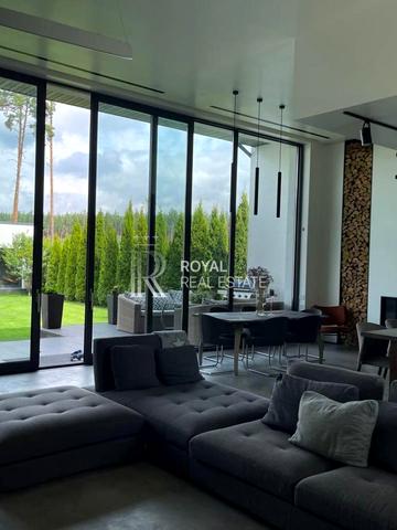 Молодіжна вул., 6