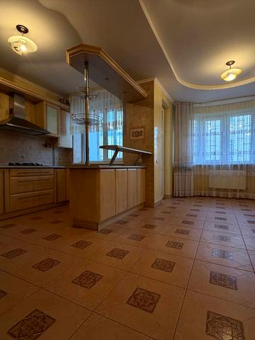 Військова вул., 2