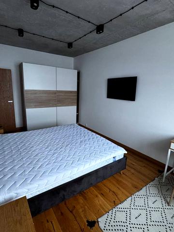 Машинобудівників вул., 16