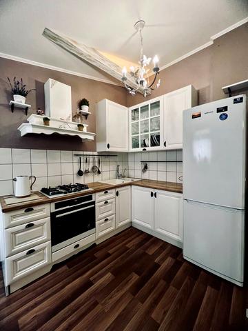 Академіка Романа Кучера вул., 5а