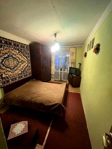 Медової Печери вул. (), 69