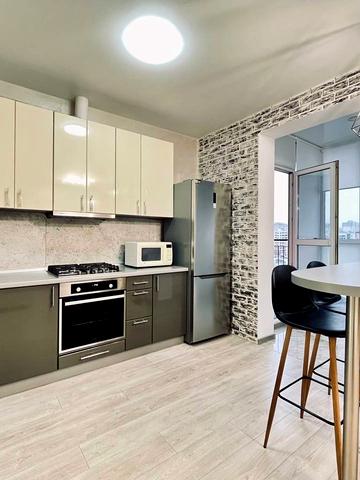 Єдності вул., 5