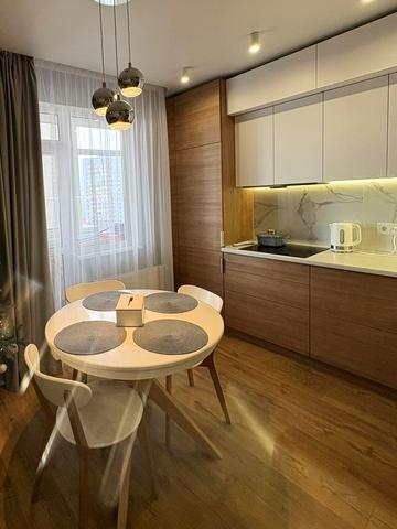 Академіка Сахарова вул., 3-Б