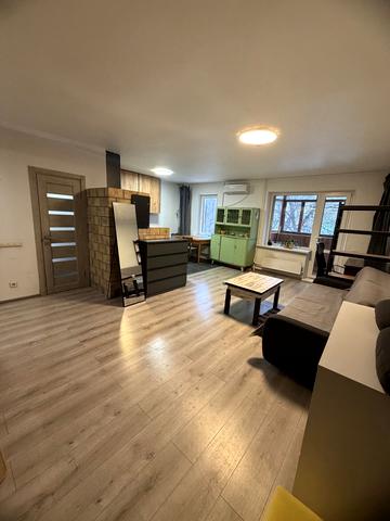 Олександра Попова вул., 5