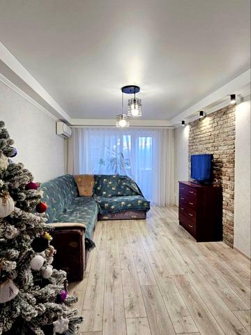 Єдності вул., 150