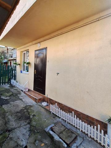 Михайлівська вул., 33