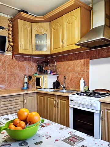 Медової Печери вул. (), 69