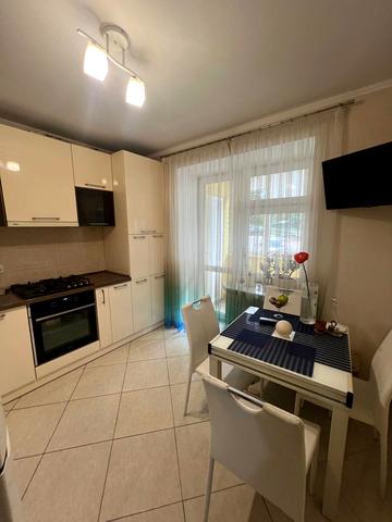 Коновальця вул., 17