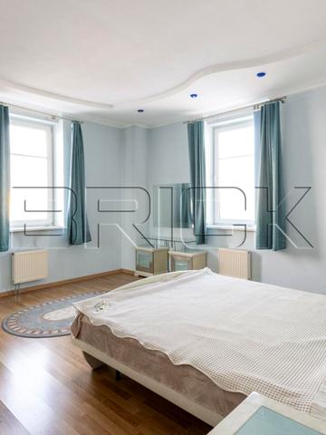 Богдана Хмельницького вул., 41