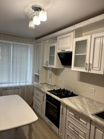 Пашутінська вул., 6