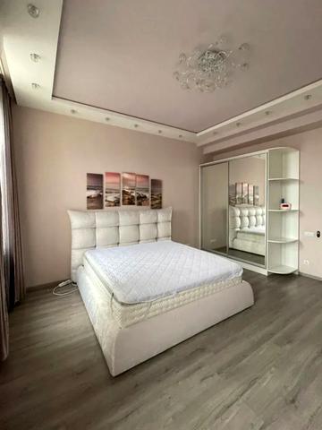 Велика Васильківська вул. (Червоноармійська), 14