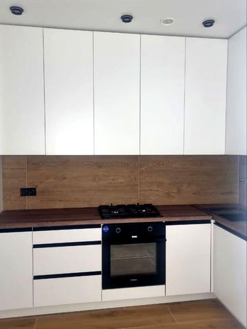 Будівельна вул., 2