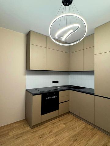 Велика Кільцева вул., (Будинок 1)