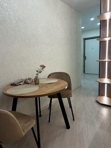 Металургів вул., 35