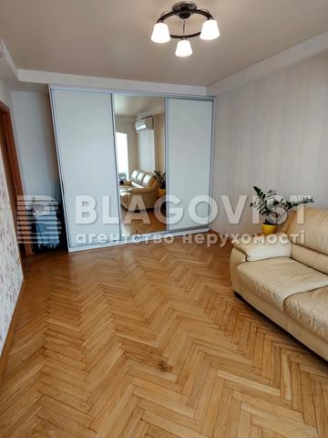 Юрія Шумського вул., 6