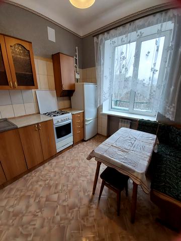 Соборний просп. (Леніна), 196