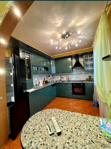 Володимира Івасюка просп. (Героїв Сталінграду), 8