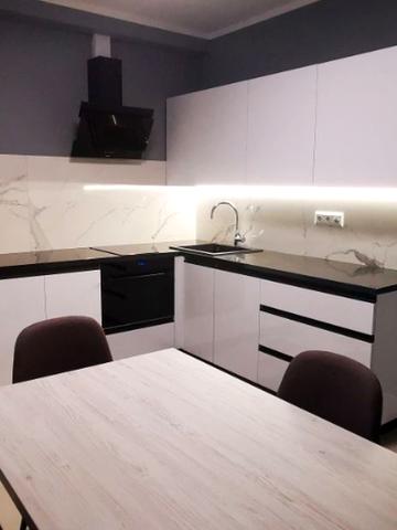 Академіка Вернадського бульв., 24