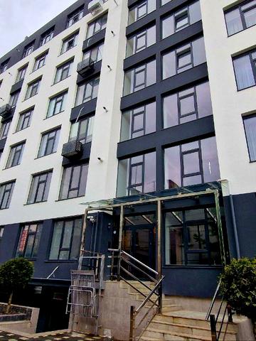 Михайла Грушевського вул., 2