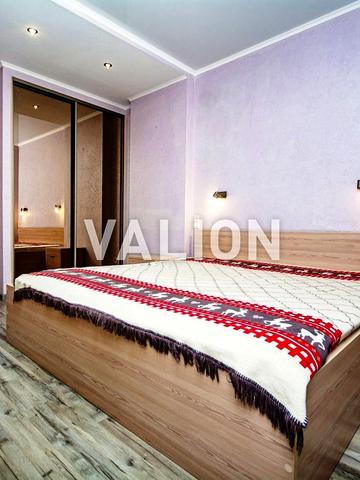 Дмитрівська вул., 75