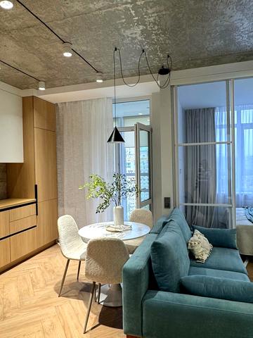 Миколи Гулака вул., 4