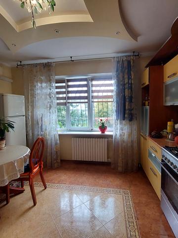 Тополина вул., 18/1