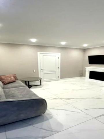 Іскринський пров., 19б